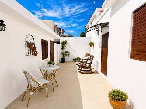 Casa Oliver 1941 by the Sea, Sleeps 8