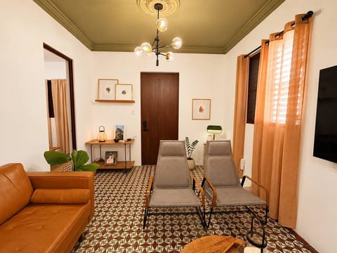 Casa Oliver 1941 by the Sea, Sleeps 8
