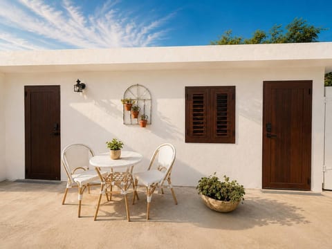 The Oliver Cottage | Patio • Walk to Beach