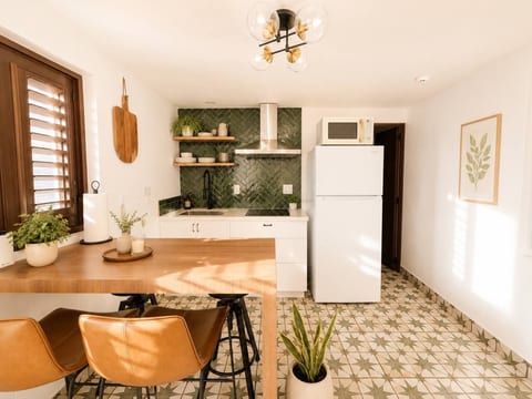 The Oliver Cottage | Patio • Walk to Beach