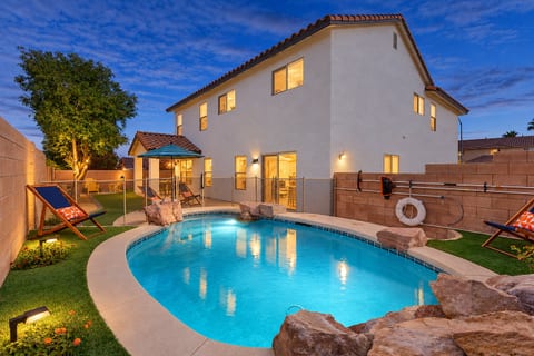 At dusk the pool lights up with the heating package. Go for a night swim before bed.