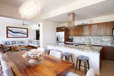 Condo Los Arboles -HSK+6 Seater Golf Cart included
