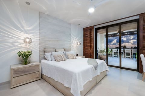 3 bd Condo with Ocean View+ Private Pool + Cook (Las Marietas E101)