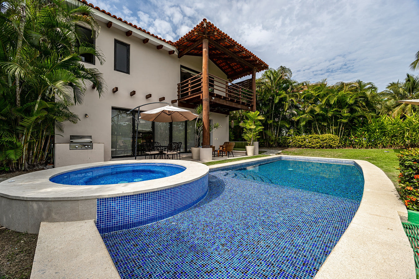 LS3- La Serenata 3 4BR Villa with Pool and Hot Tub