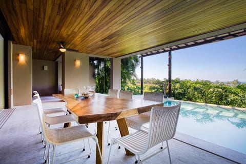 3 bd condo with Ocean views +HK