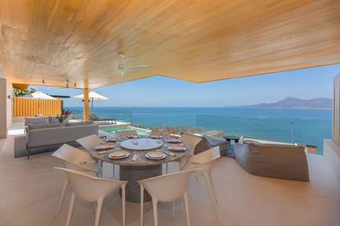 4 bd Beach Chic Villa Ocean View - Iyari B4