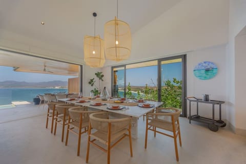4 bd Beach Chic Villa Ocean View - Iyari B4