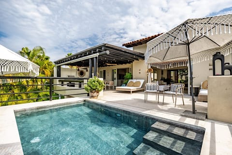 Very private 4Bed/4.5bath Villa (Casa Libre Las Palmas 22)