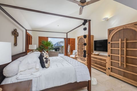 Very private 4Bed/4.5bath Villa (Casa Libre Las Palmas 22)