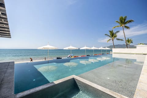 New Lux 4 bed - Your Dream Beachfront Getaway! - Udara