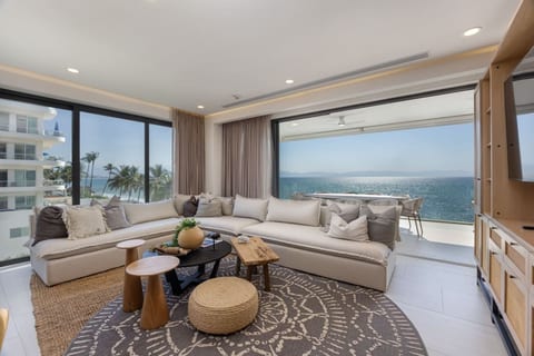New Lux 4 bed - Your Dream Beachfront Getaway! - Udara