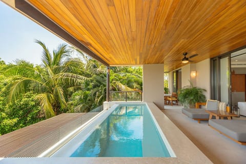 3 Bed 3.5 Bath Condo with Hsk, Pool, Ocean View