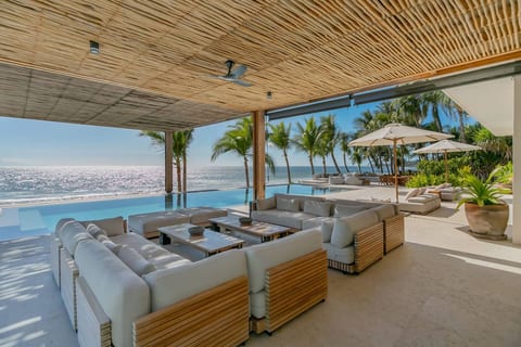 6 bd Premier Beach Front location