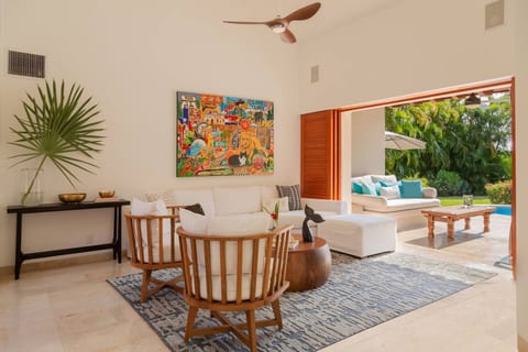 An exquisite 2 level 4 bed villa - Las Palmas 25