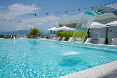 Modern Marina Condo | Rooftop Pool & Spa