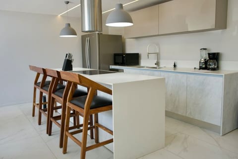 Modern Marina Condo | Rooftop Pool & Spa