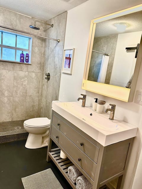 Private bath with double sinks and a rain shower you’ll actually want to linger in. Fresh towels, shampoo, body wash, and enough toilet paper to keep things smooth.