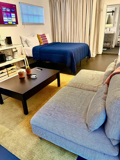 Clean, private studio with Smart TV and fast Wi-Fi. Cool AC, and a welcoming vibe.