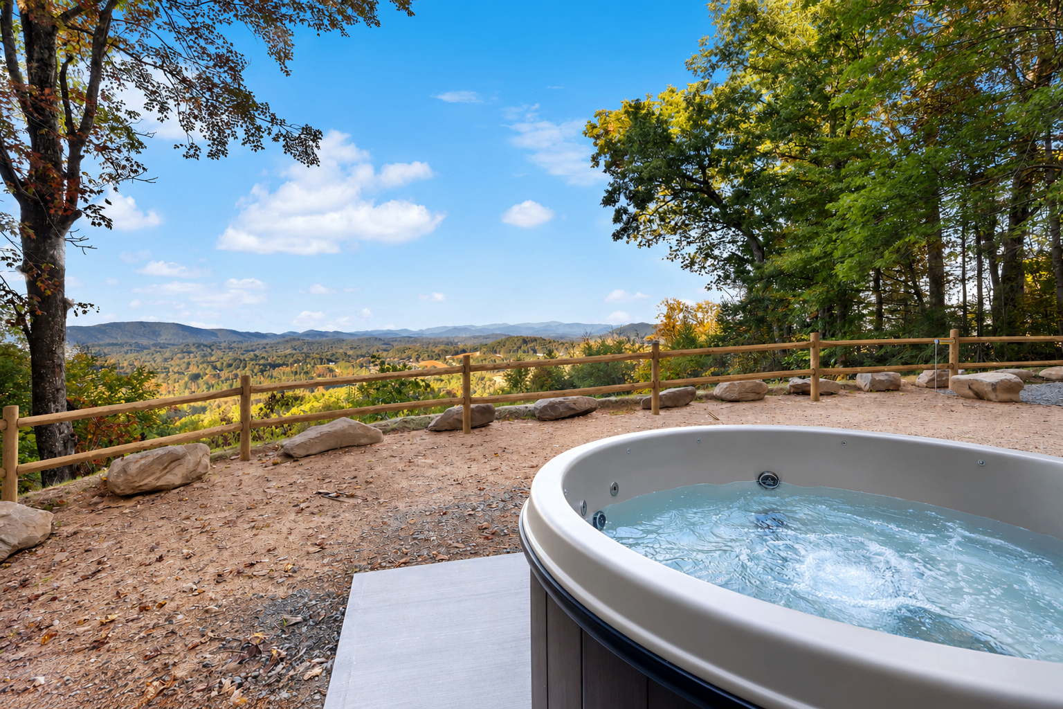 Mountain Views, Hot Tub, 30 mins to HVL & Brevard