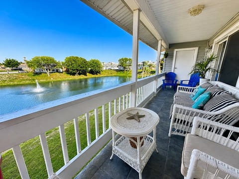 Guest Favorite • King Bed • Pools • Walk To Beach image 2