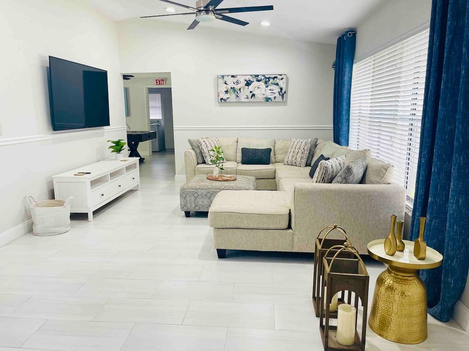 Home on Golf Course| 12 Mi~Beach|Game room|Malls image 1