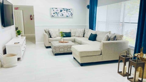 Home on Golf Course| 12 Mi~Beach|Game room|Malls image 3