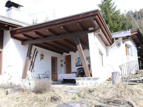 Tga Muntanela Appartement/Fewo, Dusche und Bad, WC, 2 Schlafräume
