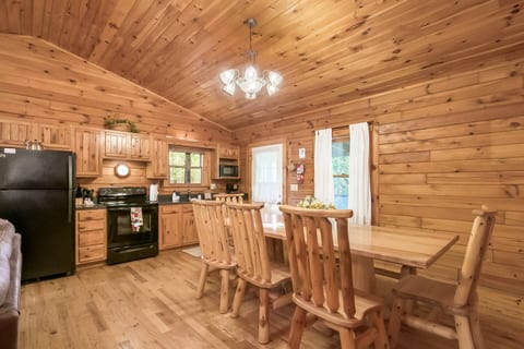 Dining Area & Kitchen