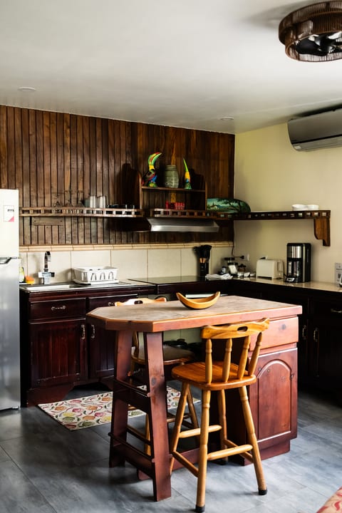 Location, Daily Housekeeping, Concierge