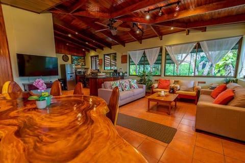 Entire Property, Great Location,Daily Housekeeping,Concierge