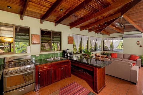 Entire Property, Great Location,Daily Housekeeping,Concierge