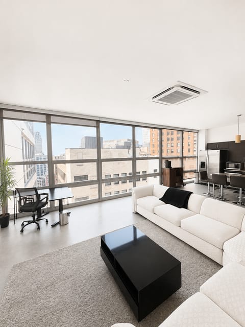Modern Downtown Loft with Skyline views