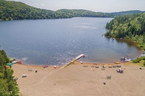 Beautiful beach - kayak - firepit - Lac Sarrazin