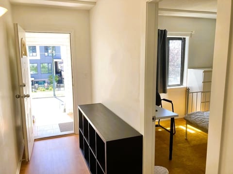 3 BR 1.5 bath on 2nd Floor Budget Private Suite image 2