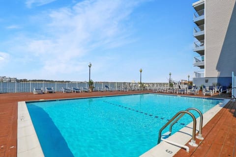 BeachBox IV • Walk to Boardwalk • Bayside Pool • Couple's Escape • Assateague House 111