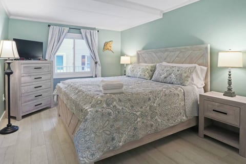 BeachBox IV • Walk to Boardwalk • Bayside Pool • Couple's Escape • Assateague House 111