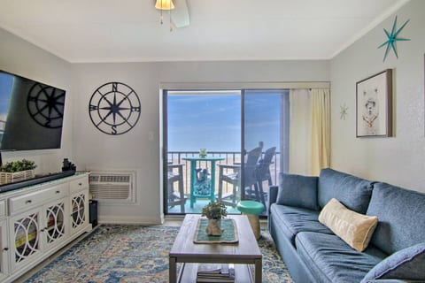 BeachBox I • Oceanfront Balcony • Sunrise Views • Couple's Retreat • East Winds 202