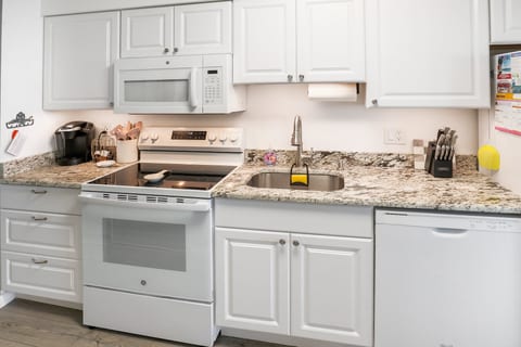 BeachBox III • Unreal Views • Oceanfront Balcony • Couple's Getaway • Worcester House 401