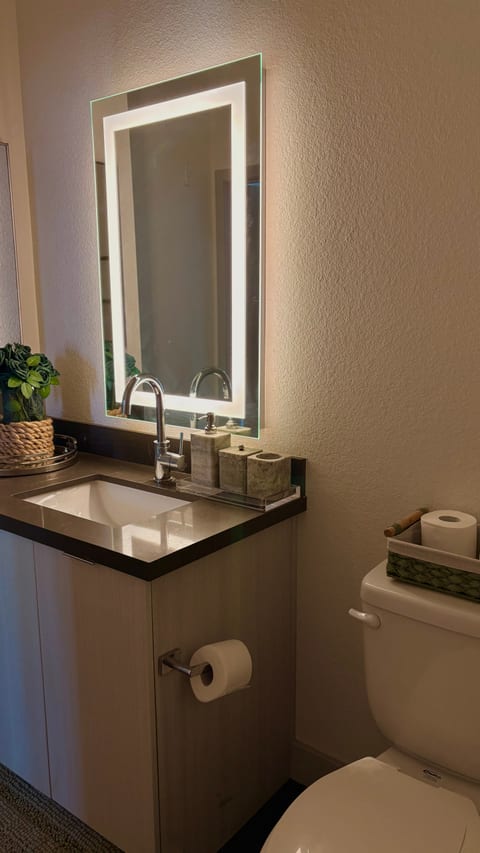 One-bedroom features amazing views to the strip.