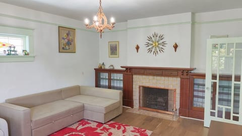 1 Bed 1 Bath 1 Living room Suite image 4