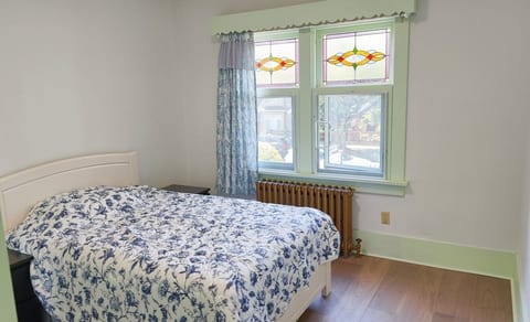 1 Bed 1 Bath 1 Living room Suite image 5