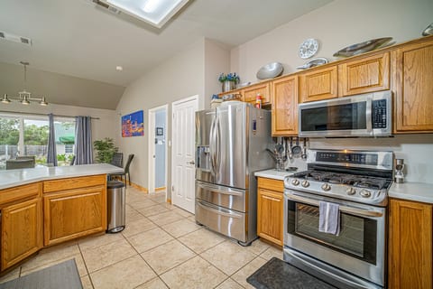Austin Oasis - Huge Private Backyard Pool