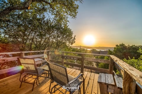 Hillside Retreat | Treehouse, Lake View, Man Cave