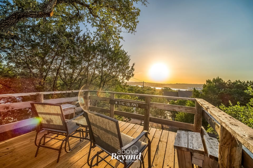 Hillside Retreat | Treehouse, Lake View, Man Cave - Lago Vista