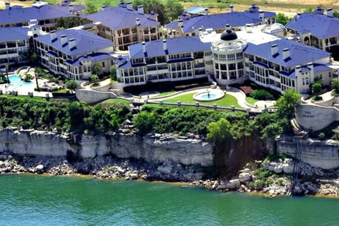 Beautiful Lakefront Setting on Lake Travis