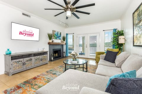 Villa 3202 - Gorgeous Lakefront Condo