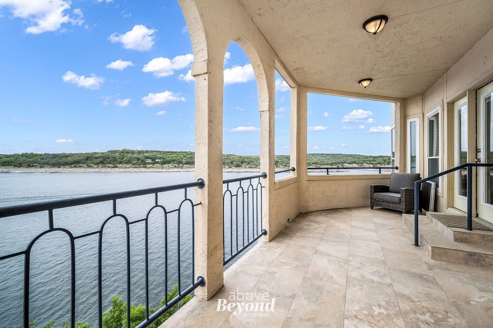 Plush Lake Overlook | Pickleball, Spa, Eats, & Fun - Lago Vista