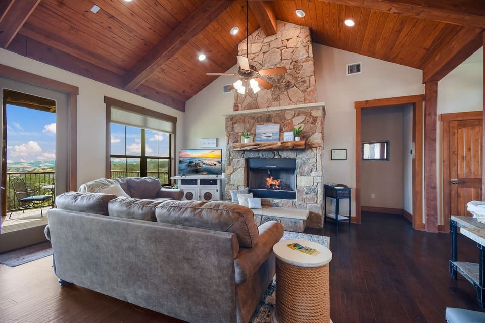 Lux Cabin + Bunkhouse | Hollows Amenities Access - Jonestown