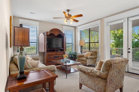 Gorgeous Villa in Hollows - Stunning Views / Pools