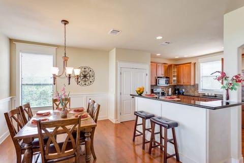 Dining Area for 8